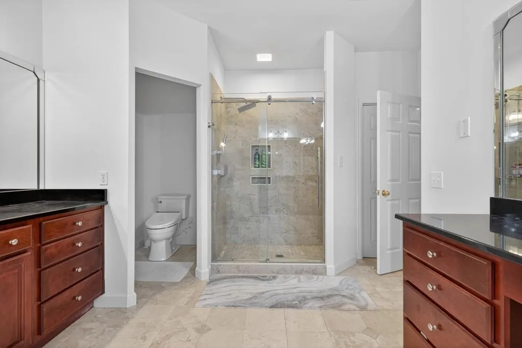 2865 Lenox Road Ne Unit 207, Atlanta, Georgia 30324, 2 Bedrooms Bedrooms, ,2 BathroomsBathrooms,Residential,For Sale,2865 Lenox Road Ne Unit 207,7650323