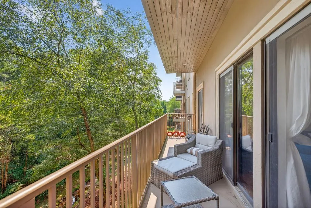 2865 Lenox Road Ne Unit 207, Atlanta, Georgia 30324, 2 Bedrooms Bedrooms, ,2 BathroomsBathrooms,Residential,For Sale,2865 Lenox Road Ne Unit 207,7650323