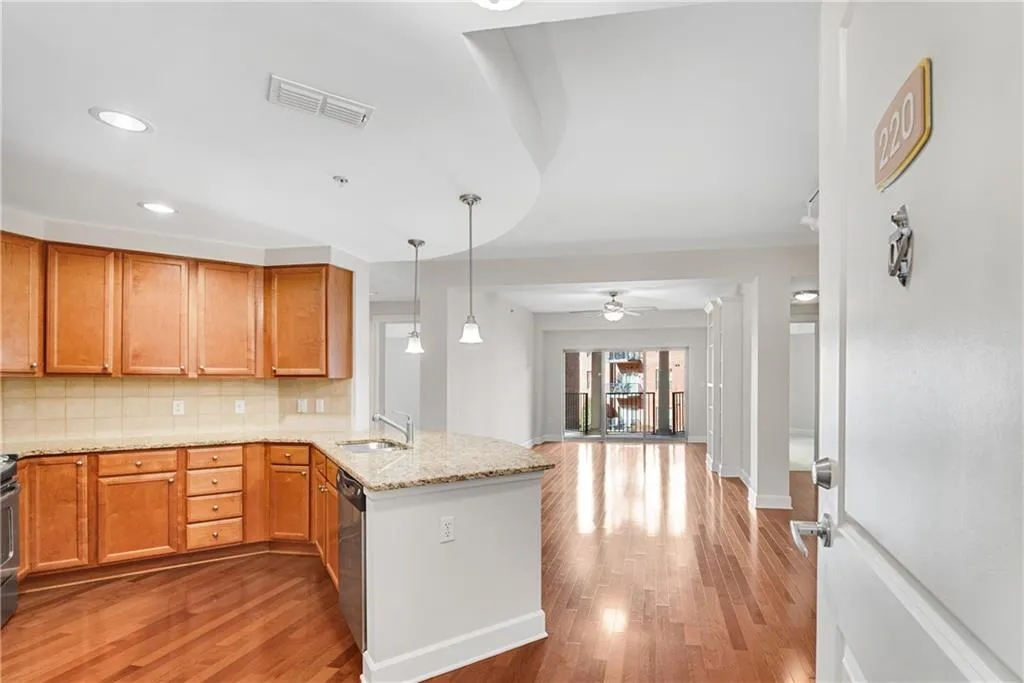 200 River Vista Drive Unit 220, Atlanta, Georgia 30339, 2 Bedrooms Bedrooms, ,2 BathroomsBathrooms,Residential,Sold,200 River Vista Drive Unit 220,7175003