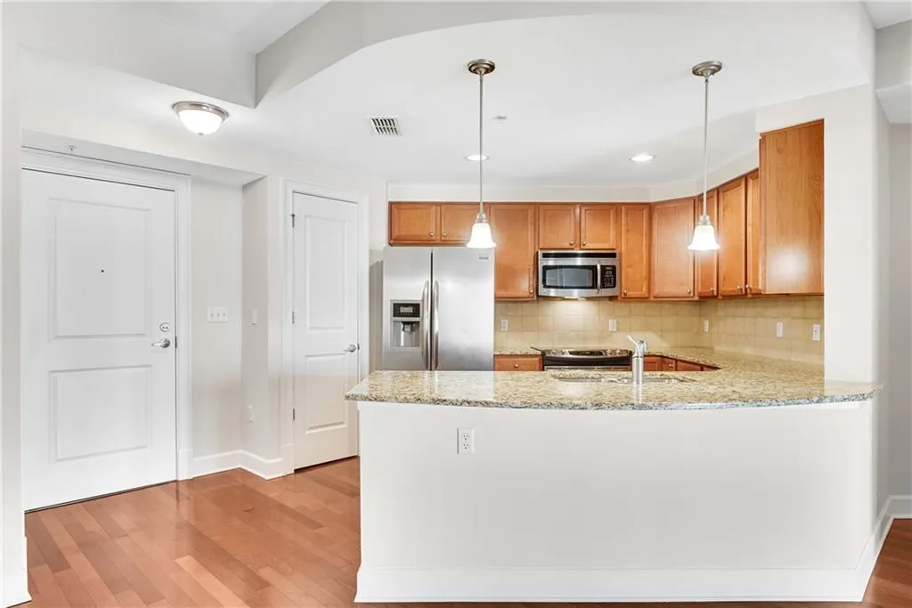 200 River Vista Drive Unit 220, Atlanta, Georgia 30339, 2 Bedrooms Bedrooms, ,2 BathroomsBathrooms,Residential,Sold,200 River Vista Drive Unit 220,7175003