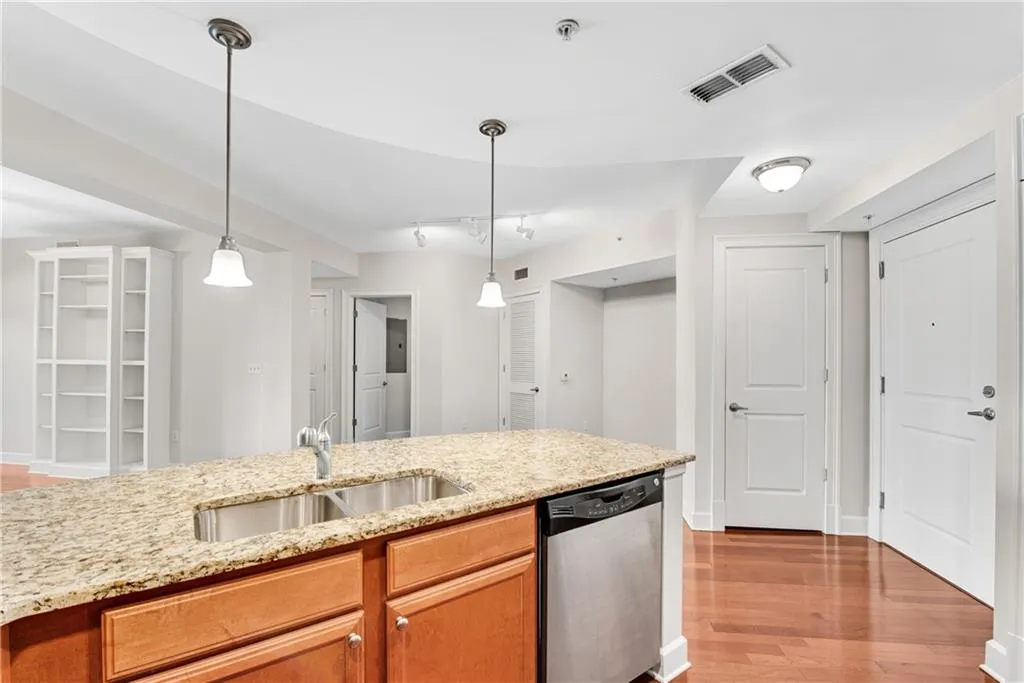 200 River Vista Drive Unit 220, Atlanta, Georgia 30339, 2 Bedrooms Bedrooms, ,2 BathroomsBathrooms,Residential,Sold,200 River Vista Drive Unit 220,7175003