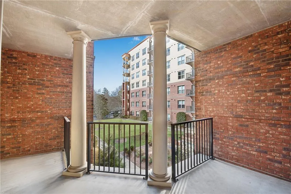 200 River Vista Drive Unit 220, Atlanta, Georgia 30339, 2 Bedrooms Bedrooms, ,2 BathroomsBathrooms,Residential,Sold,200 River Vista Drive Unit 220,7175003