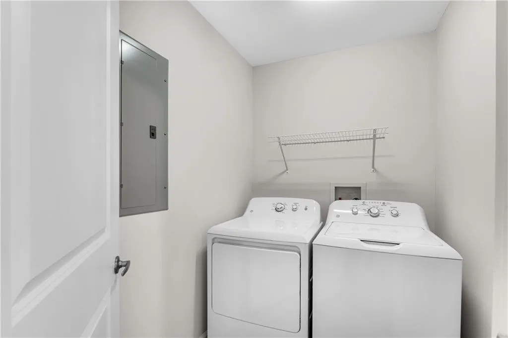 200 River Vista Drive Unit 220, Atlanta, Georgia 30339, 2 Bedrooms Bedrooms, ,2 BathroomsBathrooms,Residential,Sold,200 River Vista Drive Unit 220,7175003