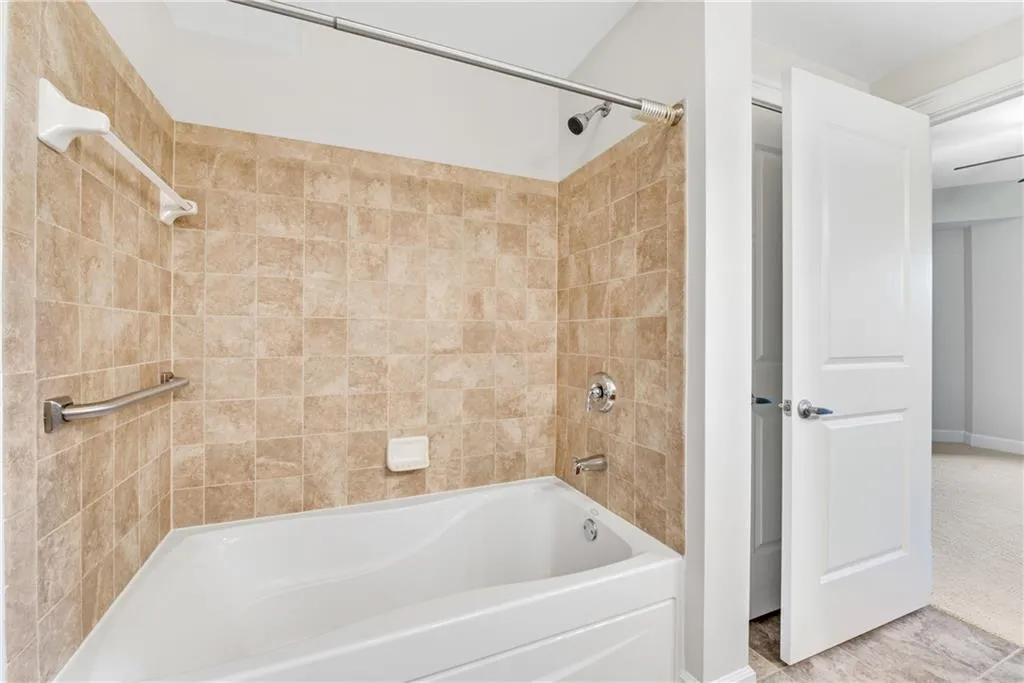 200 River Vista Drive Unit 220, Atlanta, Georgia 30339, 2 Bedrooms Bedrooms, ,2 BathroomsBathrooms,Residential,Sold,200 River Vista Drive Unit 220,7175003