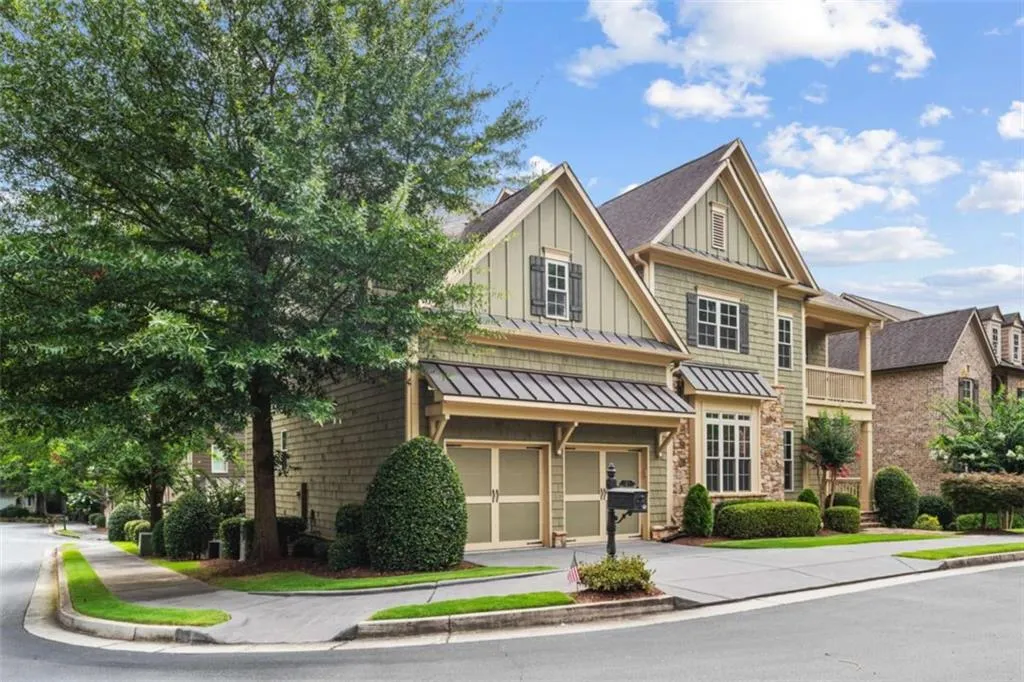 325 Valley Brook Way, Atlanta, Georgia 30342, 6 Bedrooms Bedrooms, ,5 BathroomsBathrooms,Residential,Sold,325 Valley Brook Way,7553312