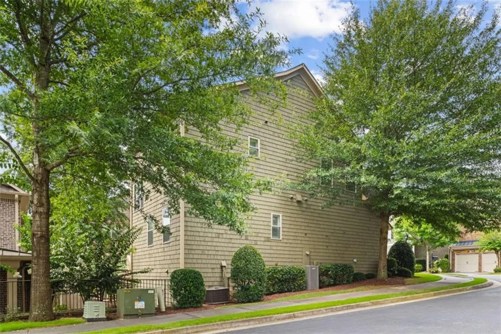 325 Valley Brook Way, Atlanta, Georgia 30342, 6 Bedrooms Bedrooms, ,5 BathroomsBathrooms,Residential,Sold,325 Valley Brook Way,7553312