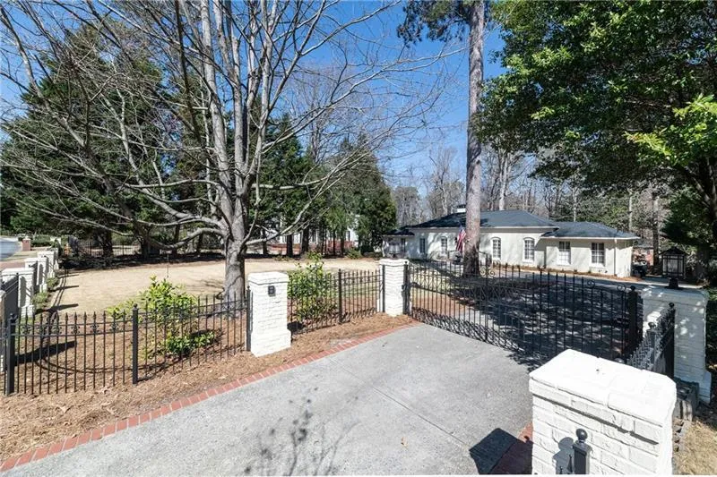 139 W Paces Ferry Road Nw, Atlanta, Georgia 30305, 5 Bedrooms Bedrooms, ,5 BathroomsBathrooms,Residential,For Sale,139 W Paces Ferry Road Nw,7554341