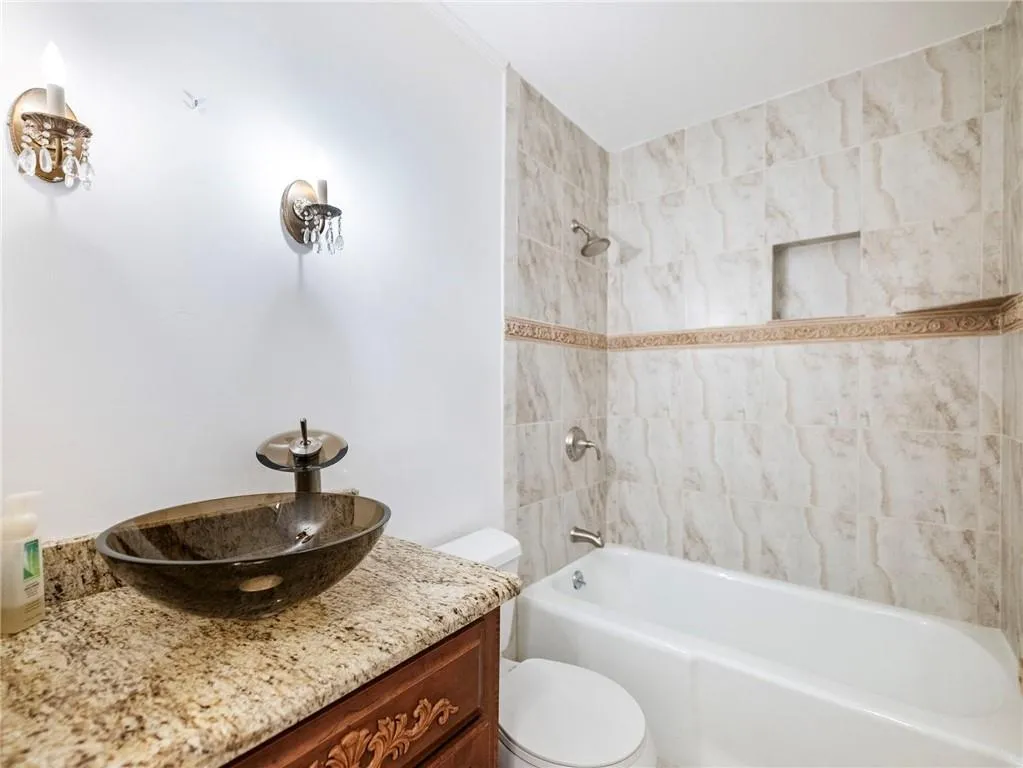 955 Landmark Drive, Atlanta, Georgia 30342, 4 Bedrooms Bedrooms, ,3 BathroomsBathrooms,Residential,For Sale,955 Landmark Drive,7719528