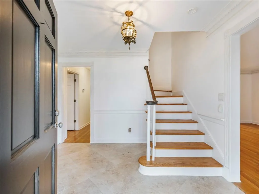 955 Landmark Drive, Atlanta, Georgia 30342, 4 Bedrooms Bedrooms, ,3 BathroomsBathrooms,Residential,For Sale,955 Landmark Drive,7719528