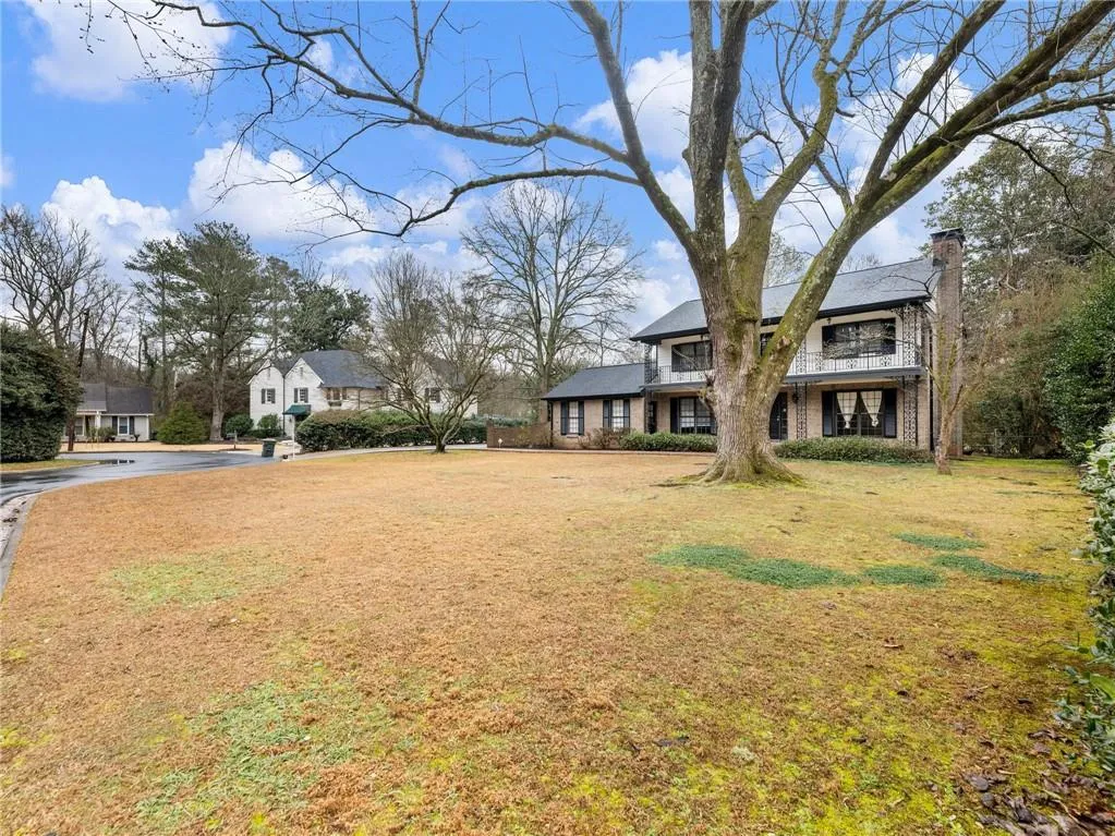955 Landmark Drive, Atlanta, Georgia 30342, 4 Bedrooms Bedrooms, ,3 BathroomsBathrooms,Residential,For Sale,955 Landmark Drive,7719528