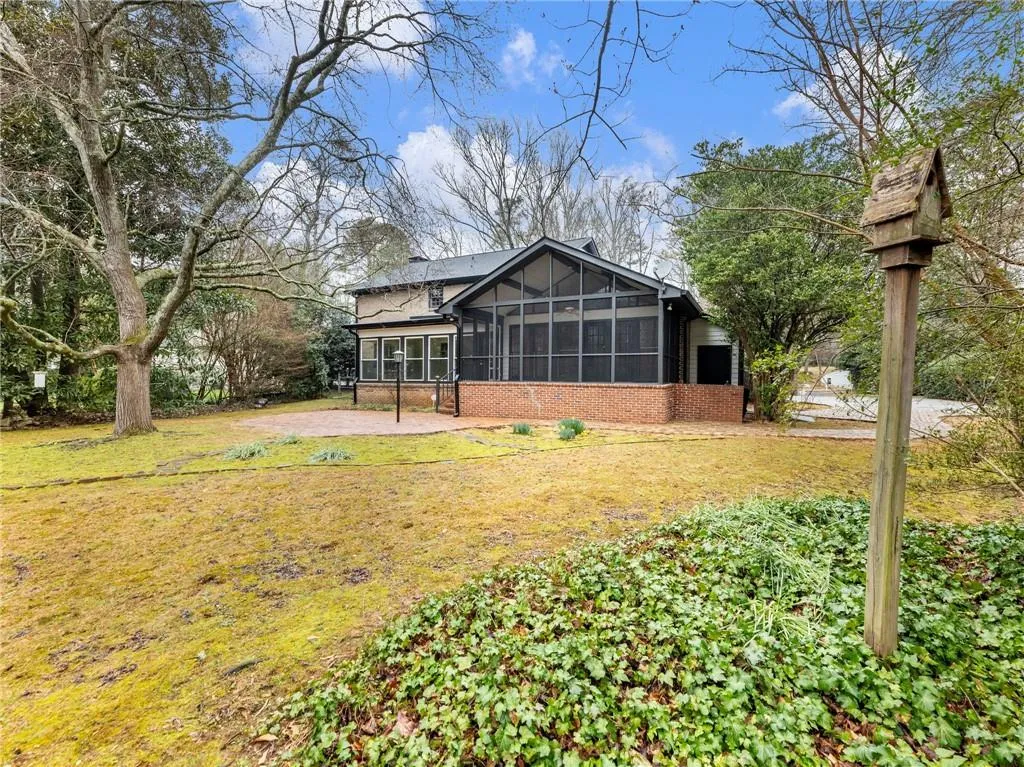 955 Landmark Drive, Atlanta, Georgia 30342, 4 Bedrooms Bedrooms, ,3 BathroomsBathrooms,Residential,For Sale,955 Landmark Drive,7719528