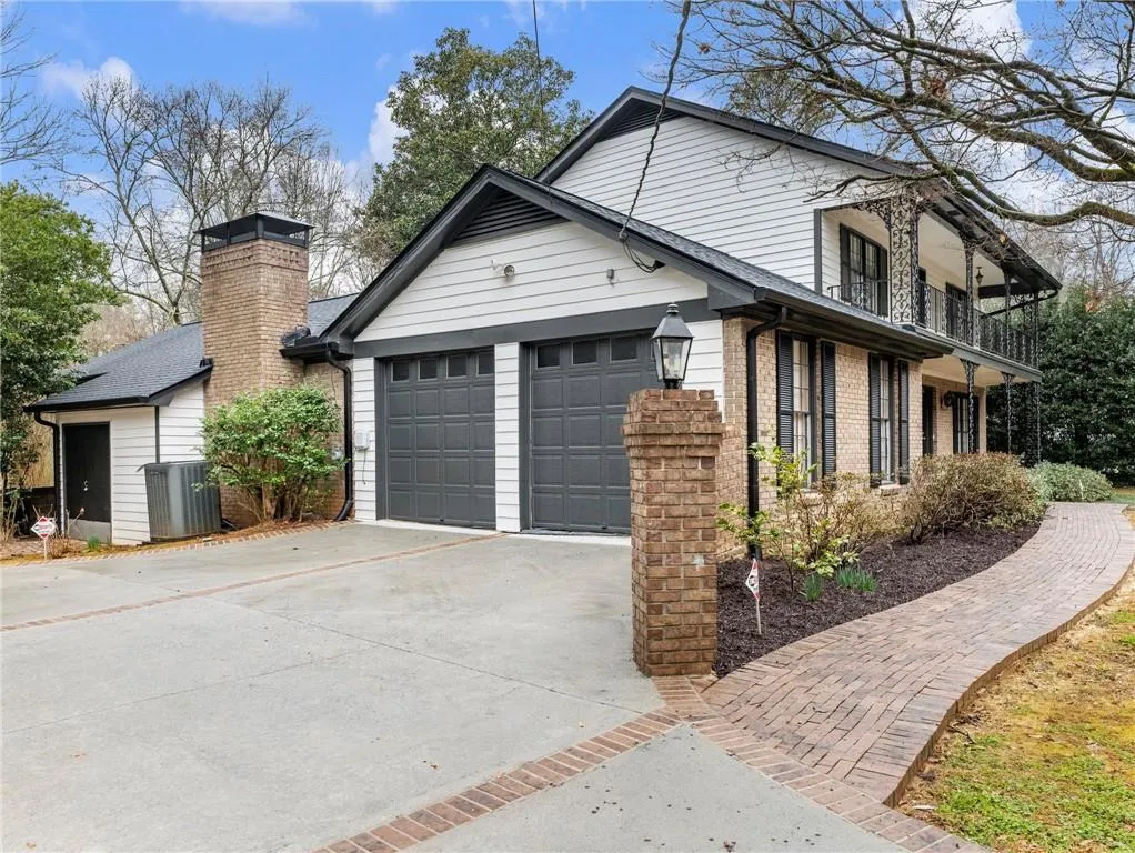 955 Landmark Drive, Atlanta, Georgia 30342, 4 Bedrooms Bedrooms, ,3 BathroomsBathrooms,Residential,For Sale,955 Landmark Drive,7719528