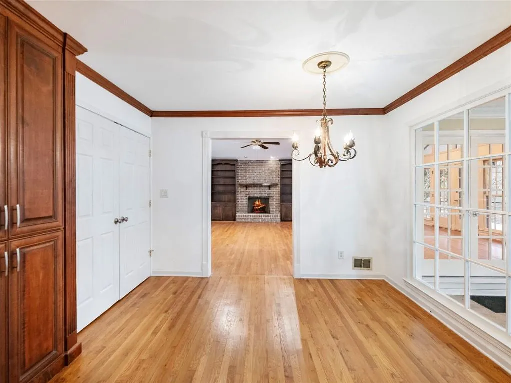 955 Landmark Drive, Atlanta, Georgia 30342, 4 Bedrooms Bedrooms, ,3 BathroomsBathrooms,Residential,For Sale,955 Landmark Drive,7719528