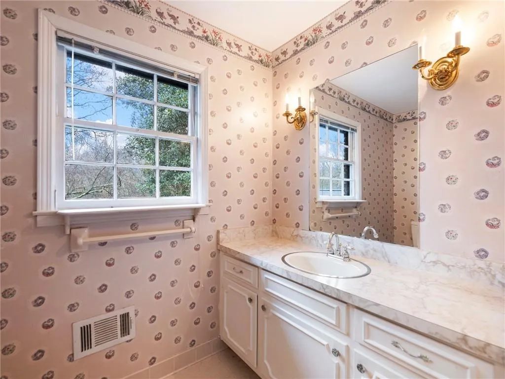 955 Landmark Drive, Atlanta, Georgia 30342, 4 Bedrooms Bedrooms, ,3 BathroomsBathrooms,Residential,For Sale,955 Landmark Drive,7719528
