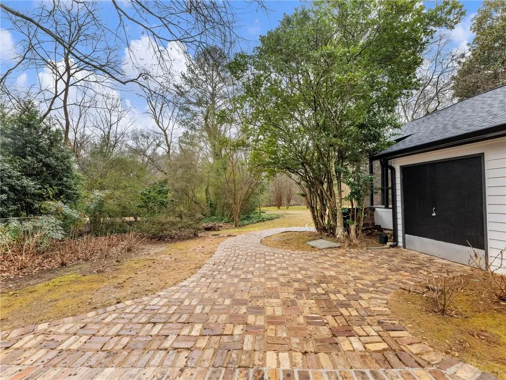 955 Landmark Drive, Atlanta, Georgia 30342, 4 Bedrooms Bedrooms, ,3 BathroomsBathrooms,Residential,For Sale,955 Landmark Drive,7719528