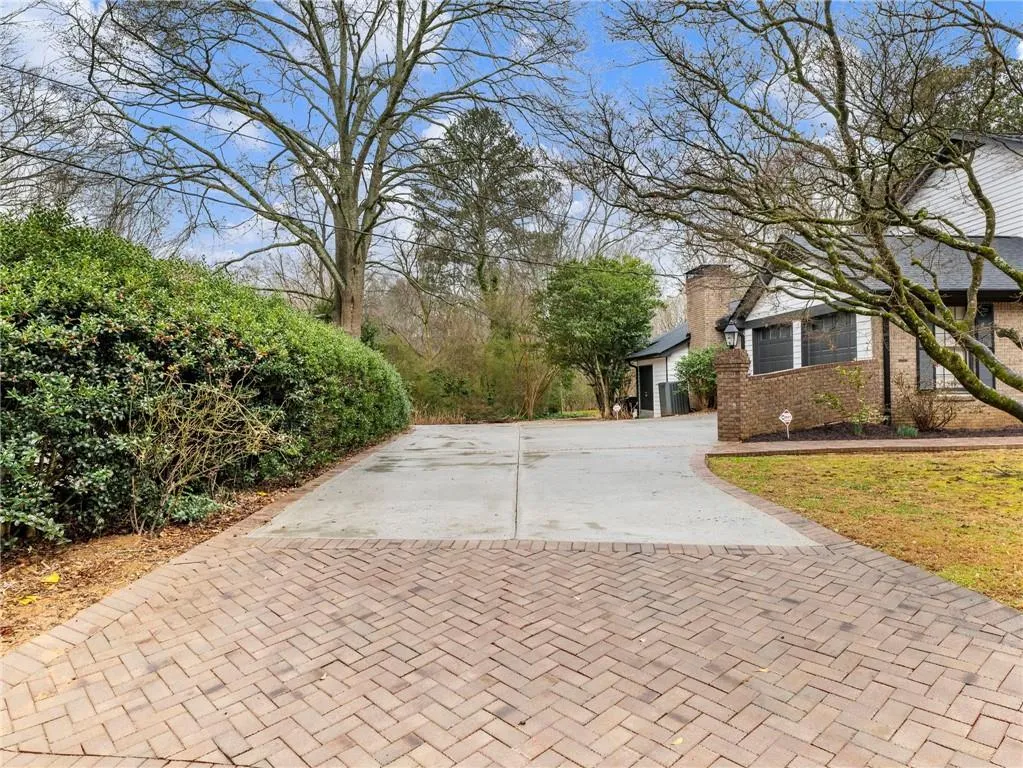 955 Landmark Drive, Atlanta, Georgia 30342, 4 Bedrooms Bedrooms, ,3 BathroomsBathrooms,Residential,For Sale,955 Landmark Drive,7719528