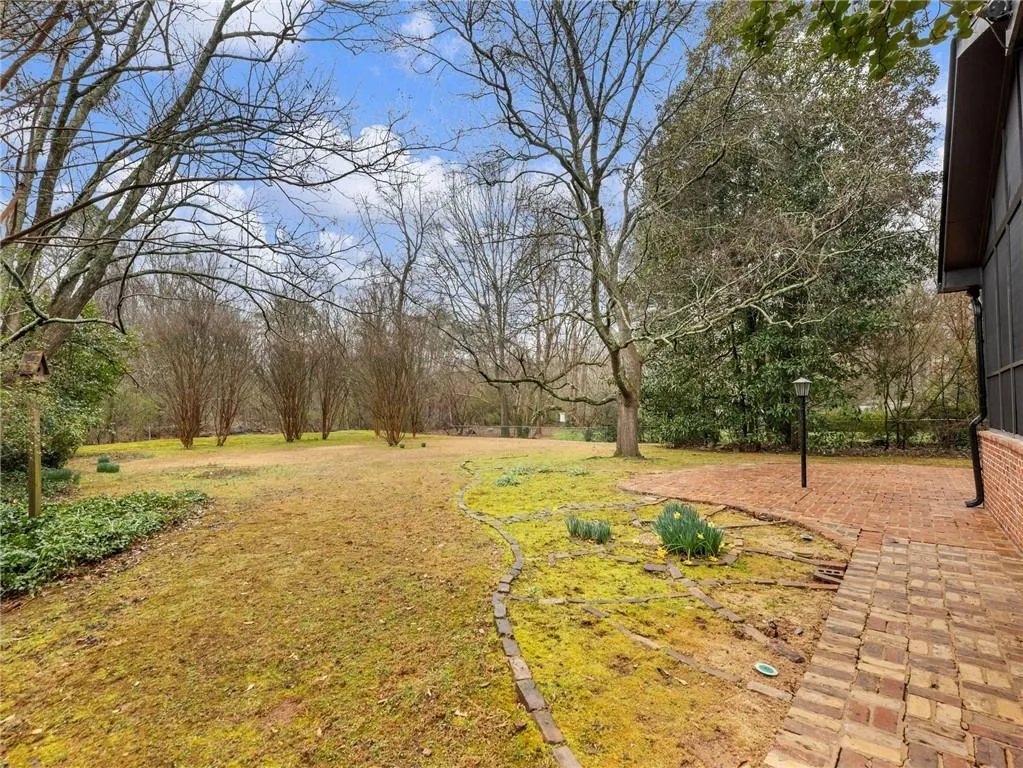 955 Landmark Drive, Atlanta, Georgia 30342, 4 Bedrooms Bedrooms, ,3 BathroomsBathrooms,Residential,For Sale,955 Landmark Drive,7719528