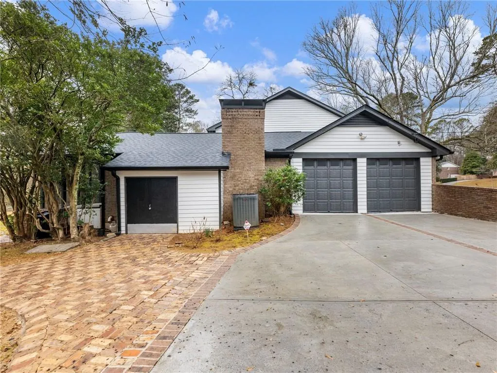 955 Landmark Drive, Atlanta, Georgia 30342, 4 Bedrooms Bedrooms, ,3 BathroomsBathrooms,Residential,For Sale,955 Landmark Drive,7719528