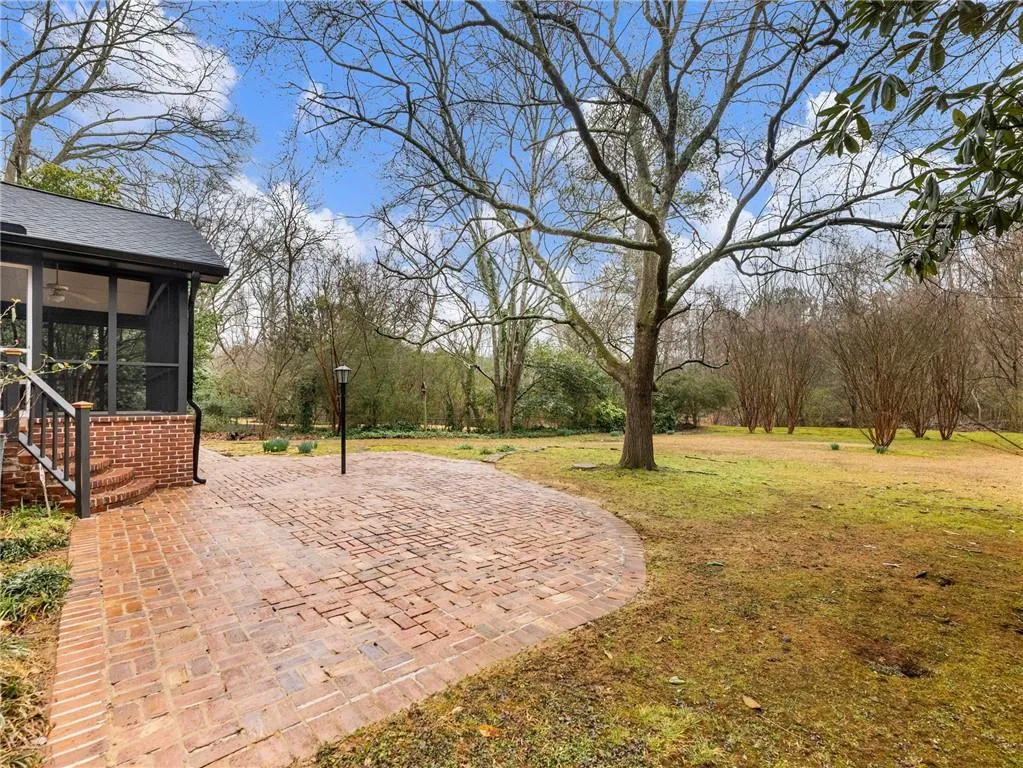955 Landmark Drive, Atlanta, Georgia 30342, 4 Bedrooms Bedrooms, ,3 BathroomsBathrooms,Residential,For Sale,955 Landmark Drive,7719528