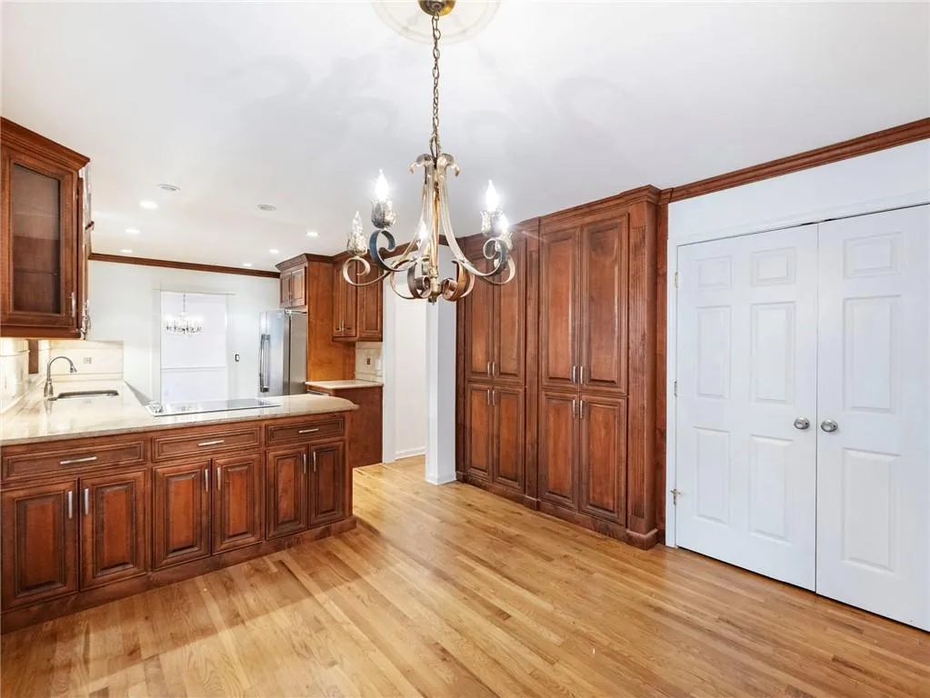 955 Landmark Drive, Atlanta, Georgia 30342, 4 Bedrooms Bedrooms, ,3 BathroomsBathrooms,Residential,For Sale,955 Landmark Drive,7719528