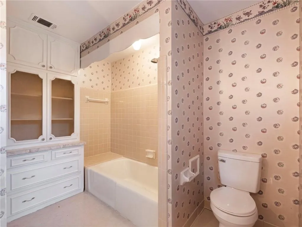 955 Landmark Drive, Atlanta, Georgia 30342, 4 Bedrooms Bedrooms, ,3 BathroomsBathrooms,Residential,For Sale,955 Landmark Drive,7719528