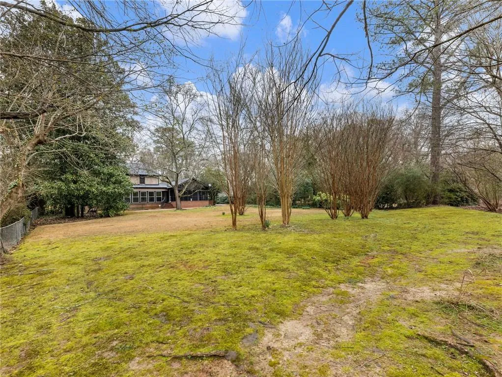 955 Landmark Drive, Atlanta, Georgia 30342, 4 Bedrooms Bedrooms, ,3 BathroomsBathrooms,Residential,For Sale,955 Landmark Drive,7719528