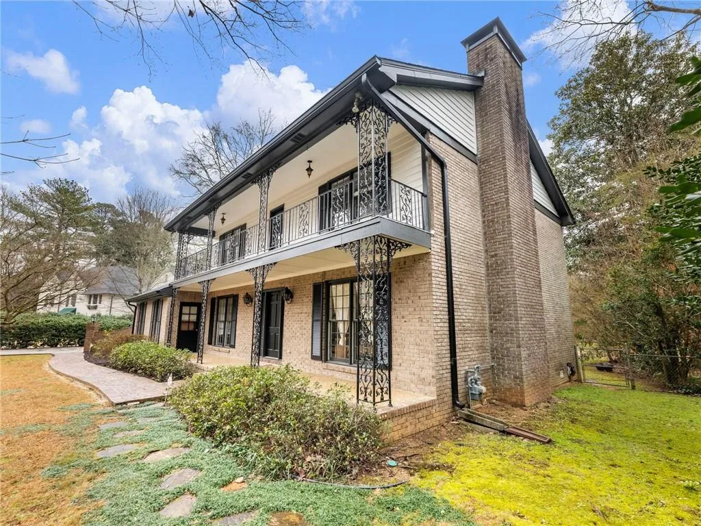 955 Landmark Drive, Atlanta, Georgia 30342, 4 Bedrooms Bedrooms, ,3 BathroomsBathrooms,Residential,For Sale,955 Landmark Drive,7719528