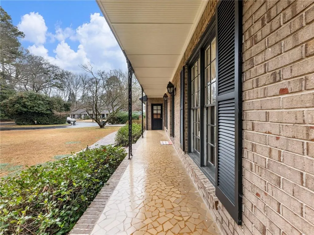 955 Landmark Drive, Atlanta, Georgia 30342, 4 Bedrooms Bedrooms, ,3 BathroomsBathrooms,Residential,For Sale,955 Landmark Drive,7719528