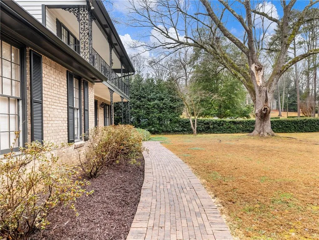 955 Landmark Drive, Atlanta, Georgia 30342, 4 Bedrooms Bedrooms, ,3 BathroomsBathrooms,Residential,For Sale,955 Landmark Drive,7719528