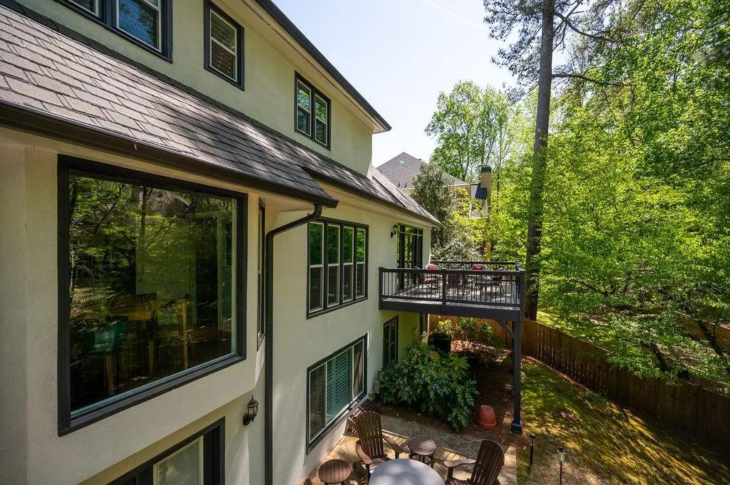 125 Grogans Lake Drive, Sandy Springs, Georgia 30350, 5 Bedrooms Bedrooms, ,4 BathroomsBathrooms,Residential,Sold,125 Grogans Lake Drive,7035764