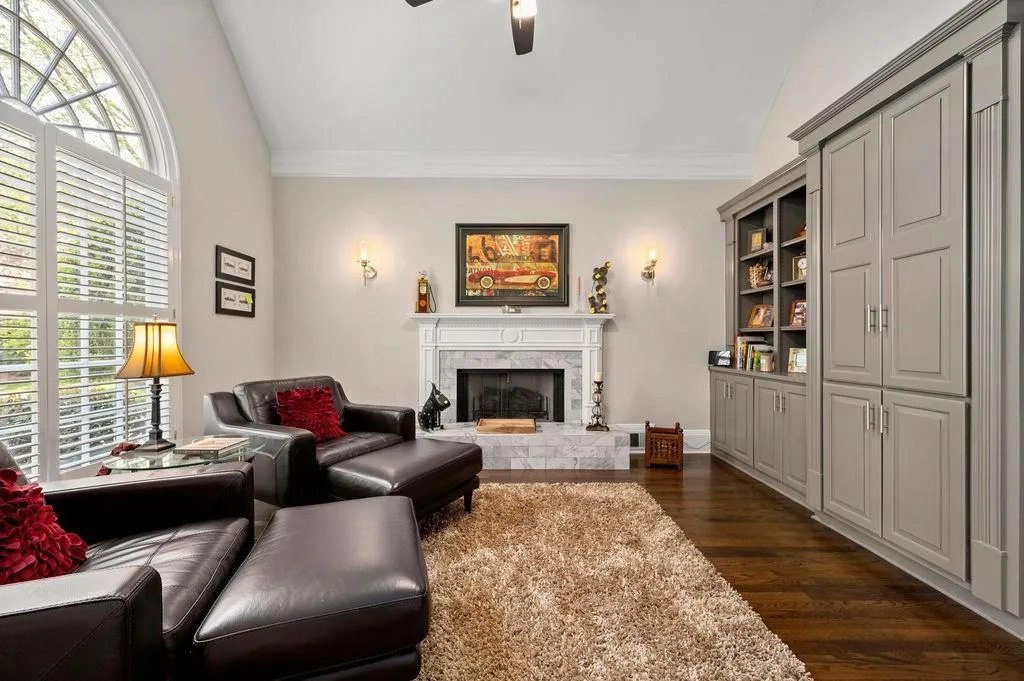125 Grogans Lake Drive, Sandy Springs, Georgia 30350, 5 Bedrooms Bedrooms, ,4 BathroomsBathrooms,Residential,Sold,125 Grogans Lake Drive,7035764