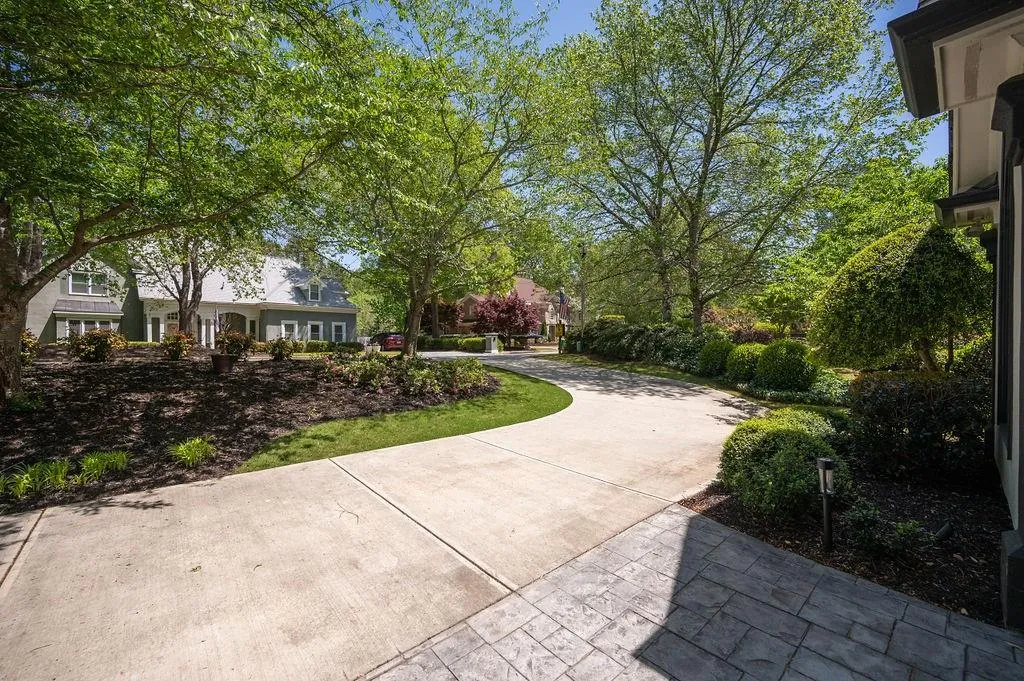 125 Grogans Lake Drive, Sandy Springs, Georgia 30350, 5 Bedrooms Bedrooms, ,4 BathroomsBathrooms,Residential,Sold,125 Grogans Lake Drive,7035764