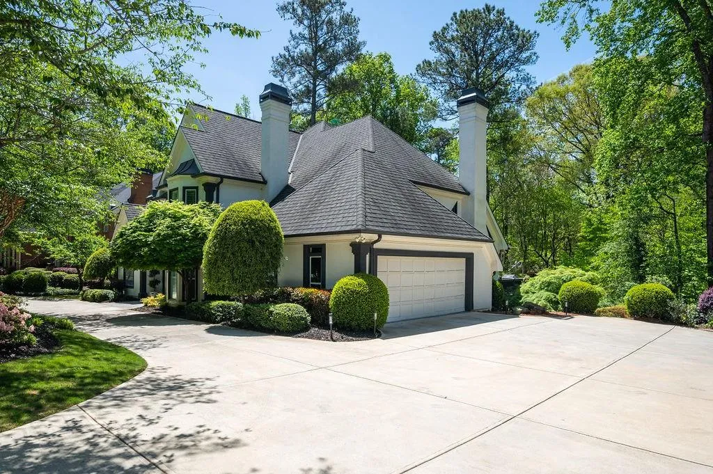 125 Grogans Lake Drive, Sandy Springs, Georgia 30350, 5 Bedrooms Bedrooms, ,4 BathroomsBathrooms,Residential,Sold,125 Grogans Lake Drive,7035764
