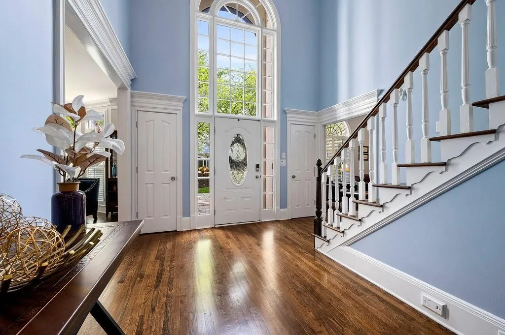 125 Grogans Lake Drive, Sandy Springs, Georgia 30350, 5 Bedrooms Bedrooms, ,4 BathroomsBathrooms,Residential,Sold,125 Grogans Lake Drive,7035764