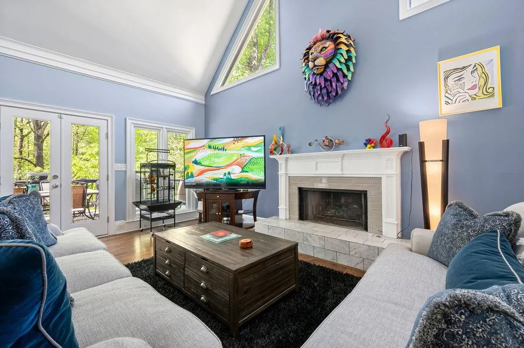 125 Grogans Lake Drive, Sandy Springs, Georgia 30350, 5 Bedrooms Bedrooms, ,4 BathroomsBathrooms,Residential,Sold,125 Grogans Lake Drive,7035764