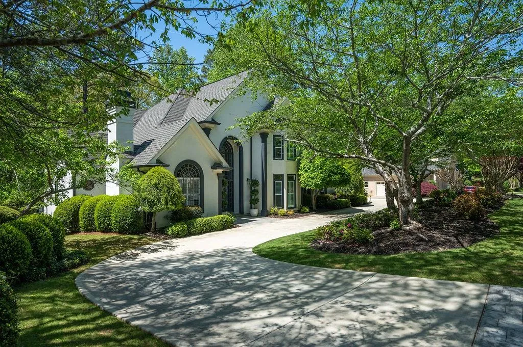 125 Grogans Lake Drive, Sandy Springs, Georgia 30350, 5 Bedrooms Bedrooms, ,4 BathroomsBathrooms,Residential,Sold,125 Grogans Lake Drive,7035764