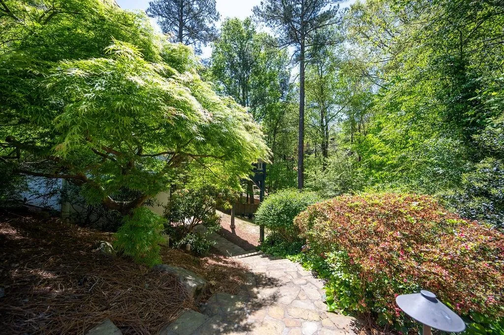 125 Grogans Lake Drive, Sandy Springs, Georgia 30350, 5 Bedrooms Bedrooms, ,4 BathroomsBathrooms,Residential,Sold,125 Grogans Lake Drive,7035764