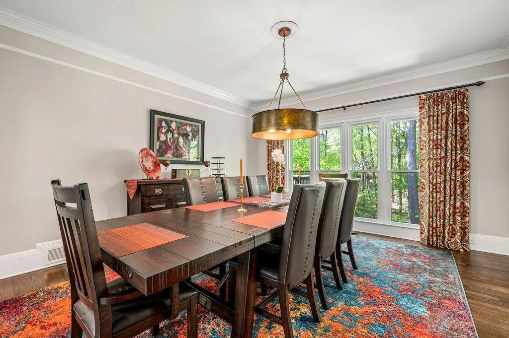 125 Grogans Lake Drive, Sandy Springs, Georgia 30350, 5 Bedrooms Bedrooms, ,4 BathroomsBathrooms,Residential,Sold,125 Grogans Lake Drive,7035764