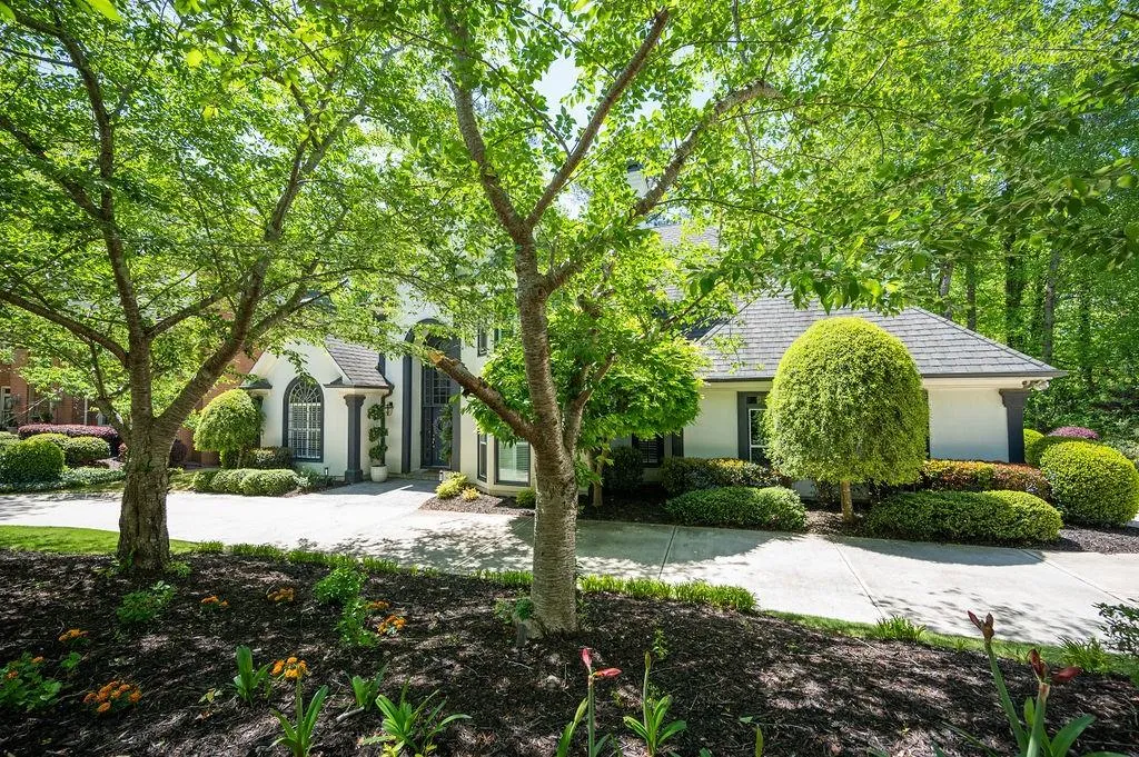 125 Grogans Lake Drive, Sandy Springs, Georgia 30350, 5 Bedrooms Bedrooms, ,4 BathroomsBathrooms,Residential,Sold,125 Grogans Lake Drive,7035764