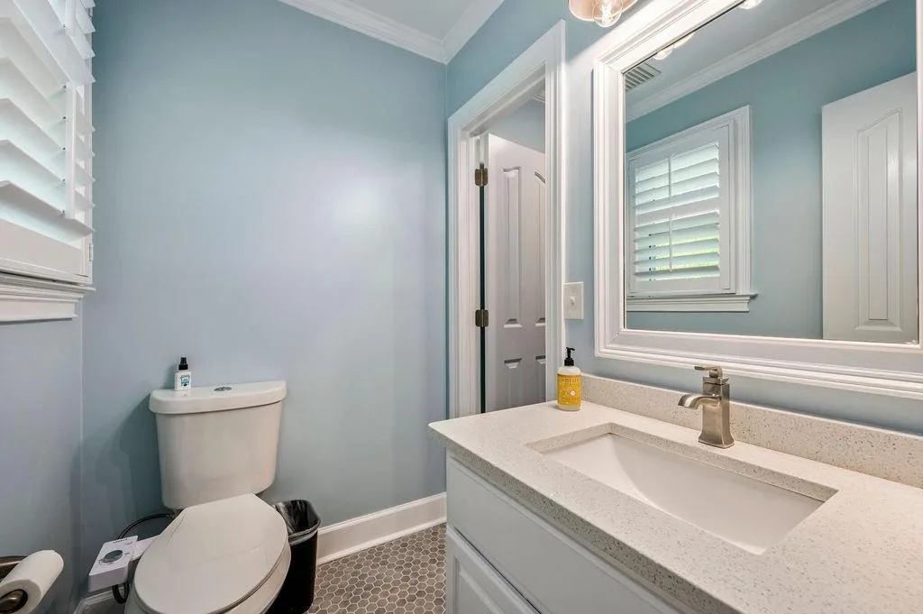 125 Grogans Lake Drive, Sandy Springs, Georgia 30350, 5 Bedrooms Bedrooms, ,4 BathroomsBathrooms,Residential,Sold,125 Grogans Lake Drive,7035764