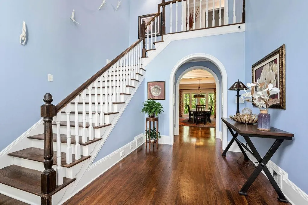 125 Grogans Lake Drive, Sandy Springs, Georgia 30350, 5 Bedrooms Bedrooms, ,4 BathroomsBathrooms,Residential,Sold,125 Grogans Lake Drive,7035764