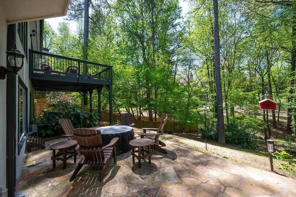 125 Grogans Lake Drive, Sandy Springs, Georgia 30350, 5 Bedrooms Bedrooms, ,4 BathroomsBathrooms,Residential,Sold,125 Grogans Lake Drive,7035764