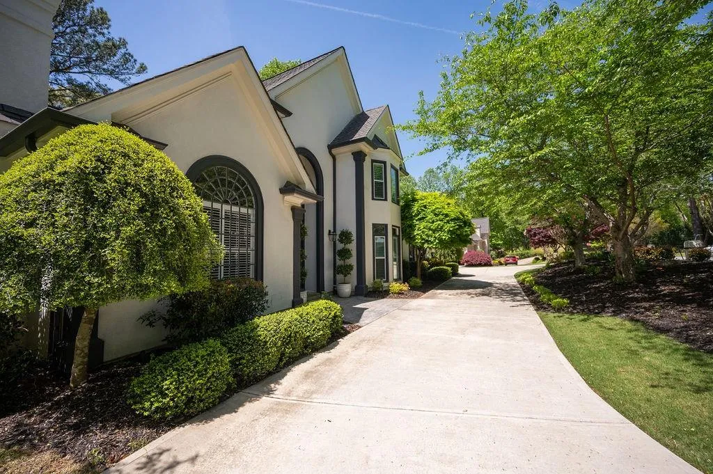 125 Grogans Lake Drive, Sandy Springs, Georgia 30350, 5 Bedrooms Bedrooms, ,4 BathroomsBathrooms,Residential,Sold,125 Grogans Lake Drive,7035764