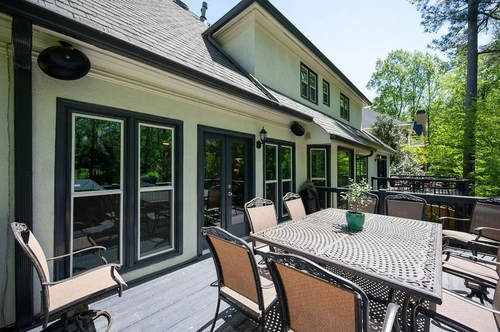 125 Grogans Lake Drive, Sandy Springs, Georgia 30350, 5 Bedrooms Bedrooms, ,4 BathroomsBathrooms,Residential,Sold,125 Grogans Lake Drive,7035764