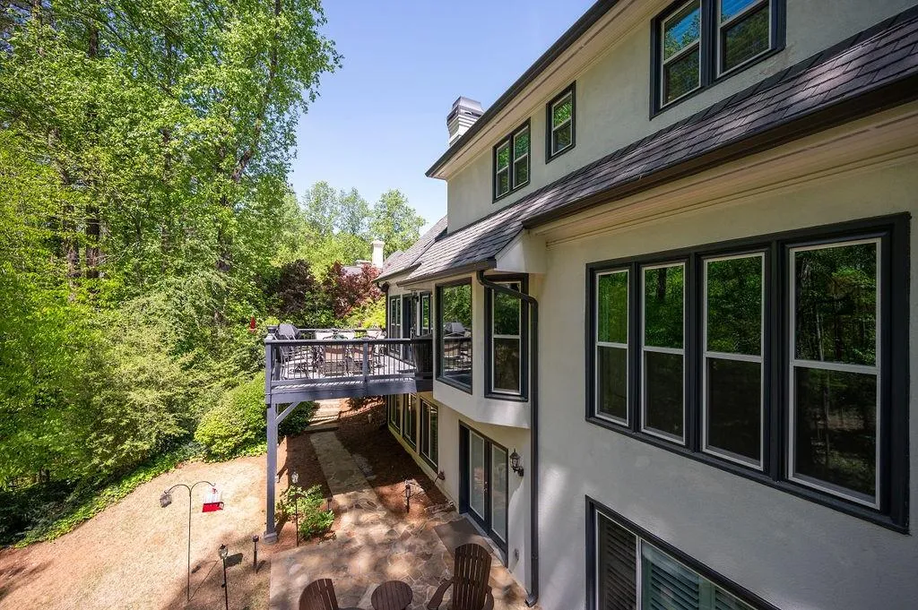 125 Grogans Lake Drive, Sandy Springs, Georgia 30350, 5 Bedrooms Bedrooms, ,4 BathroomsBathrooms,Residential,Sold,125 Grogans Lake Drive,7035764
