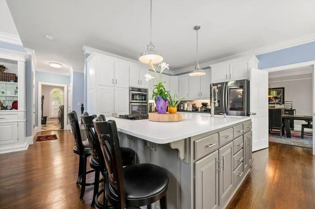 125 Grogans Lake Drive, Sandy Springs, Georgia 30350, 5 Bedrooms Bedrooms, ,4 BathroomsBathrooms,Residential,Sold,125 Grogans Lake Drive,7035764