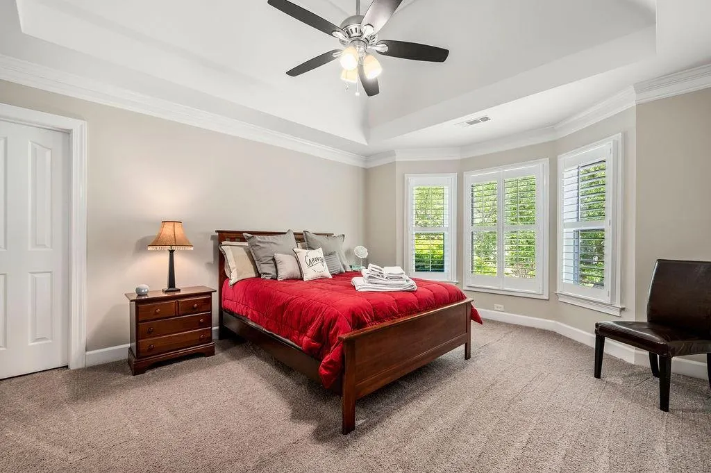 125 Grogans Lake Drive, Sandy Springs, Georgia 30350, 5 Bedrooms Bedrooms, ,4 BathroomsBathrooms,Residential,Sold,125 Grogans Lake Drive,7035764
