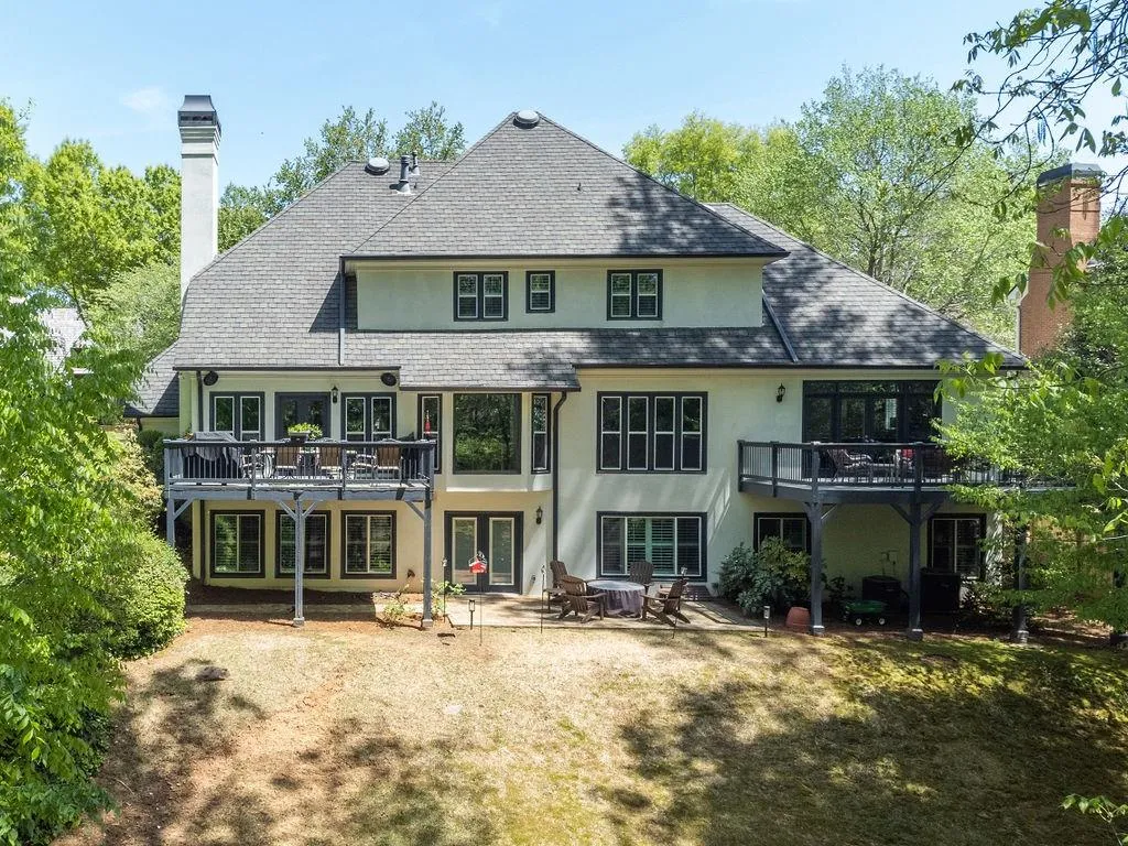 125 Grogans Lake Drive, Sandy Springs, Georgia 30350, 5 Bedrooms Bedrooms, ,4 BathroomsBathrooms,Residential,Sold,125 Grogans Lake Drive,7035764