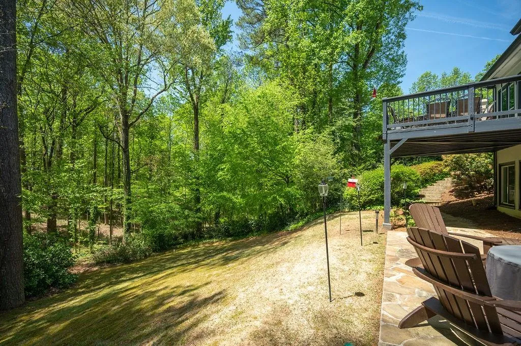125 Grogans Lake Drive, Sandy Springs, Georgia 30350, 5 Bedrooms Bedrooms, ,4 BathroomsBathrooms,Residential,Sold,125 Grogans Lake Drive,7035764