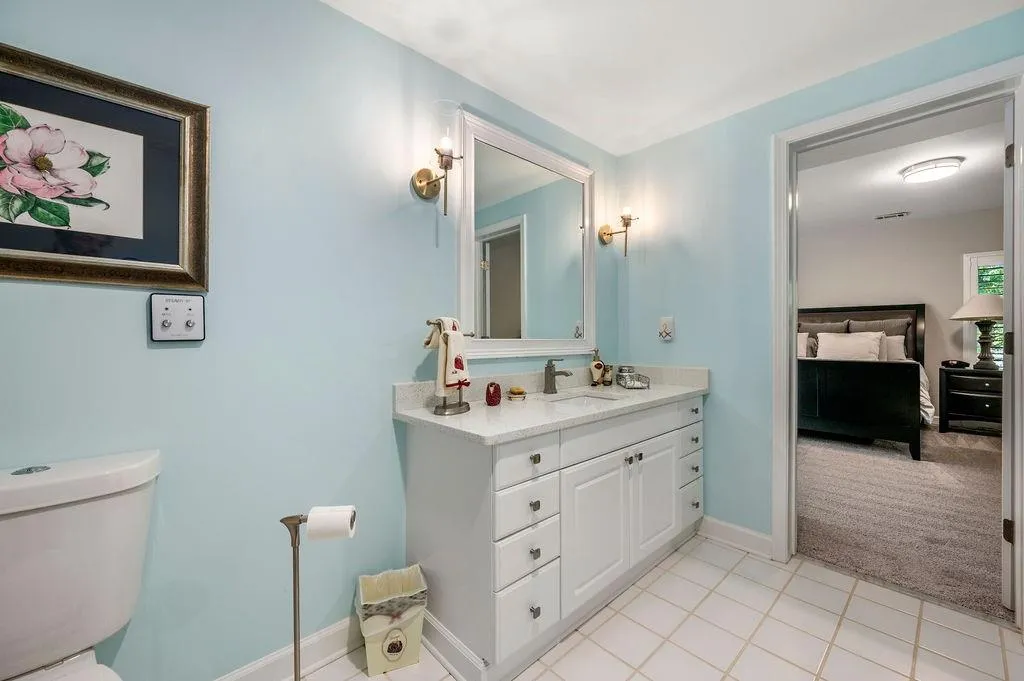 125 Grogans Lake Drive, Sandy Springs, Georgia 30350, 5 Bedrooms Bedrooms, ,4 BathroomsBathrooms,Residential,Sold,125 Grogans Lake Drive,7035764